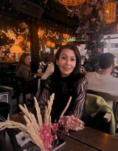 Modern Toplumlarda Kadın Kimliğinin Metalaşması Özgürlük Mü Baskı Mı?